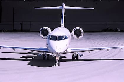 Qué características presenta el avión Challenger 300 que chocó en el aeropuerto de San Fernando