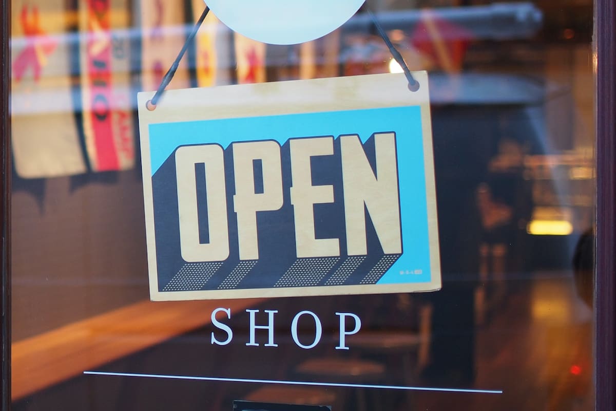 Qué comercios y oficinas abrirán sus puertas en esta Navidad