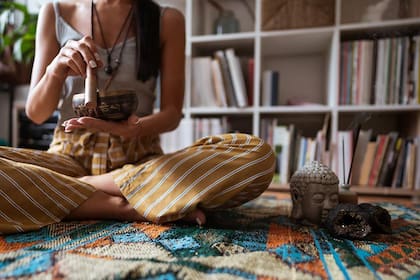 Qué conviene tirar en una limpieza energética del hogar