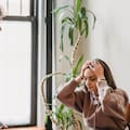Qué dice la psicología de las personas que hablan con un tono de voz alta