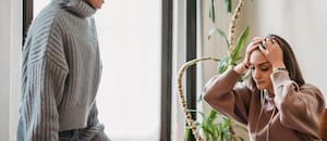 Qué dice la psicología de las personas que hablan con un tono de voz alta