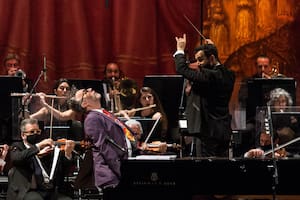 “Qué emoción, estamos todos en shock", dijo Fito Páez el sábado por la noche en el Teatro Colón, durante el homenaje por los 70 años de Charly García
