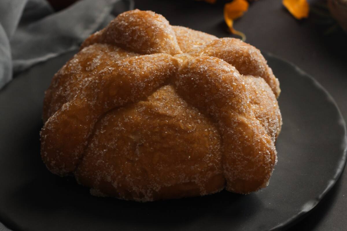 Qué es el pan de muerto y de dónde surgió la tradición de comerlo en México