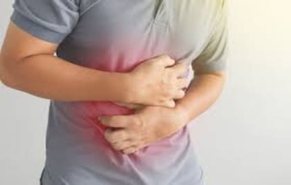 Qué es la gastritis erosiva, el cuadro que sufrió Alberto Fernández en Bali.