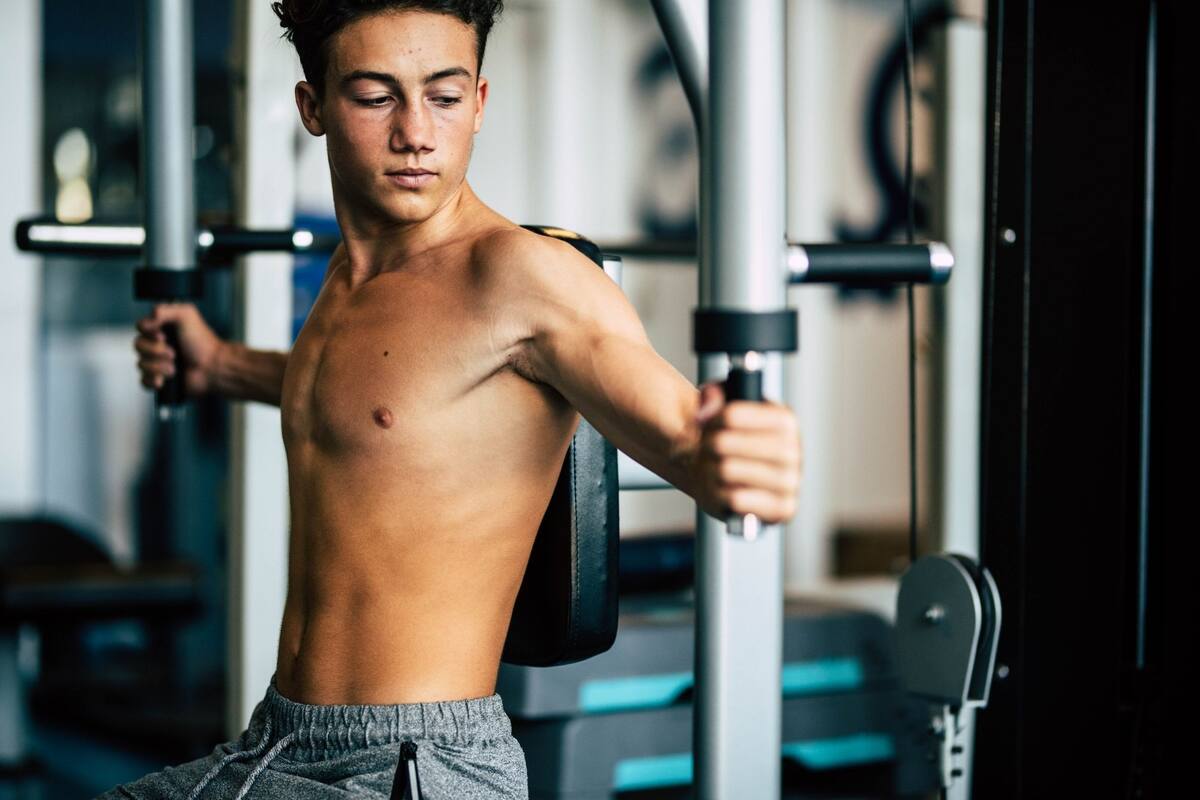 Qué es la vigorexia y por qué afecta más a los hombres jóvenes. Foto: Canva