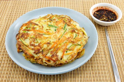 Qué es y cómo hacer el pancake coreano