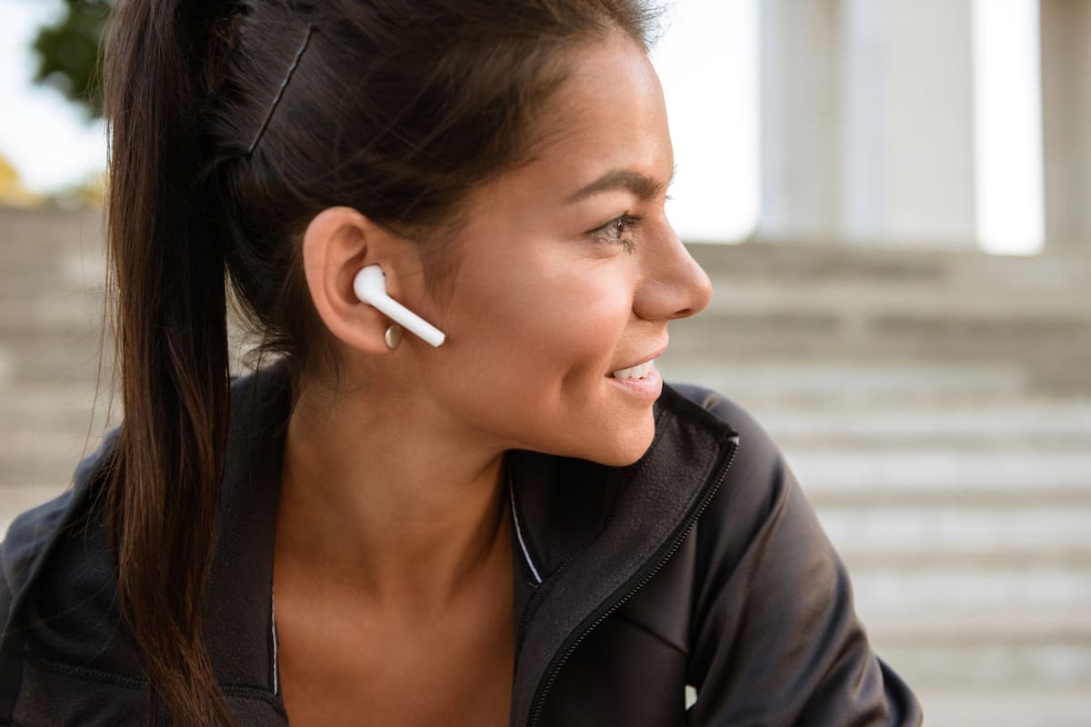 Qué esconden las personas que escuchan siempre las mismas canciones, según la psicología