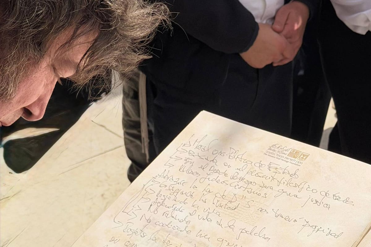 Qué escribió Milei en el libro de visitas del Muro de los Lamentos.