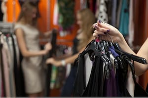 Que las trates con amabilidad, eso es lo que más quieren las chicas que atienden los locales de ropa