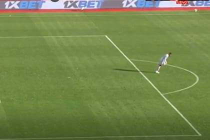 ¿Qué le pasó?: en pleno partido por la Copa África el arquero de Sudán se desplomó de la nada.