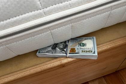 Que los tenedores de dólares bajo el colchón se tomen su tiempo para gastarlos es entendible desde el punto de vista decisorio