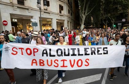 Qué papel tienen los inmigrantes de América Latina en el buen momento de la economía de España