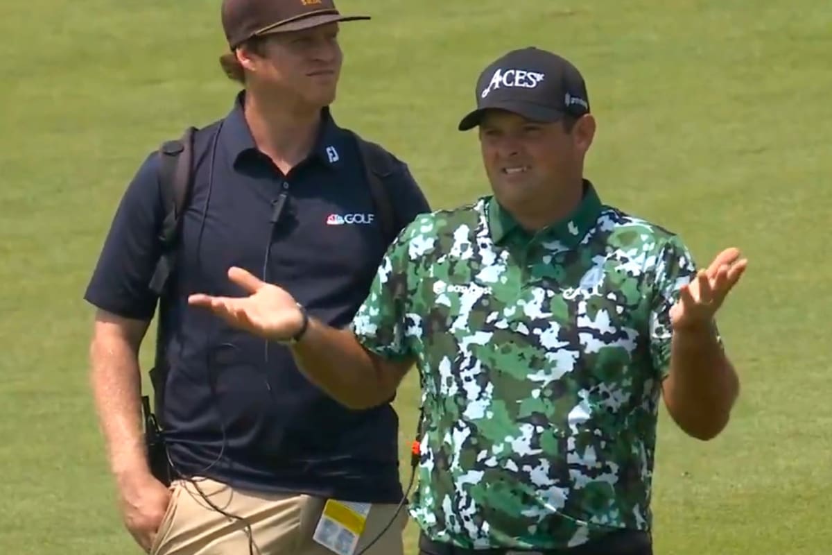 "¿Qué pasó?", parece preguntarse Patrick Reed: todavía no sabía que acababa de meter desde 286 yardas