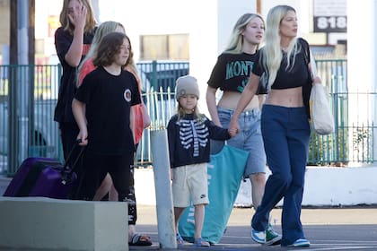 ¿Qué pasó?: Tori Spelling está viviendo en un hotel “barato” de Los Ángeles junto a sus cinco hijos