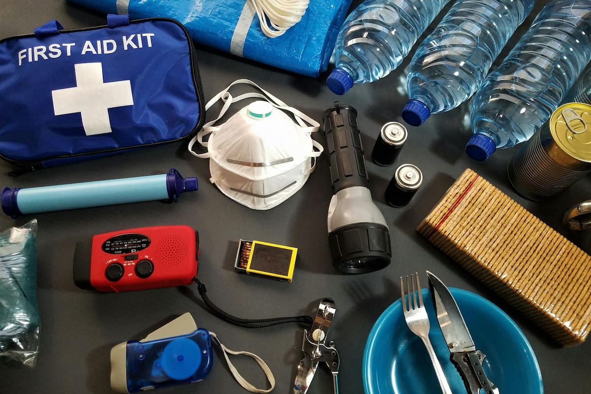 Qué poner en el kit de emergencia ante la llegada del huracán Helene