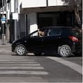 Qué dice la psicología sobre las personas que saludan al conductor que les cede el paso