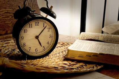 Qué significa cuando el reloj marca una hora espejo