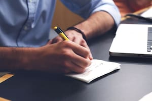 Los expertos en psicología coinciden: las personas que solo escriben en letras mayúsculas tienen necesidad de control y hacerse notar
