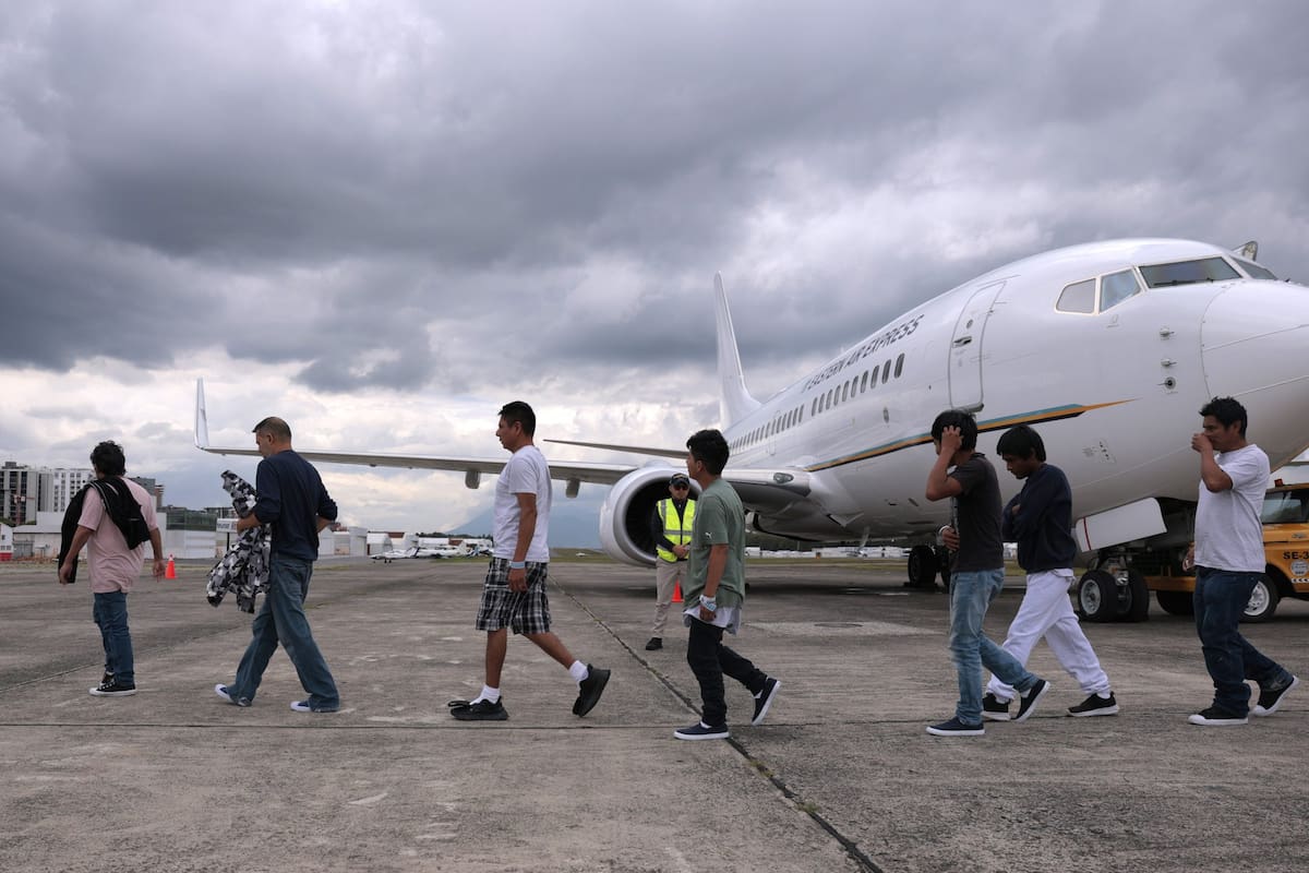 ¿Qué significa la escala de tránsito para un deportado mexicano?