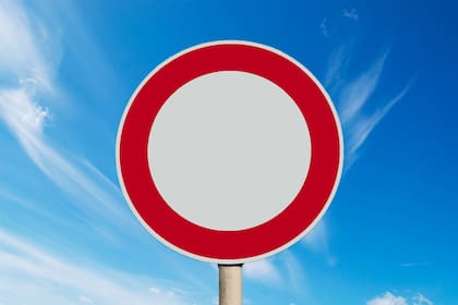 Qué significan las señales con círculo rojo y cómo diferenciarlas