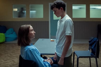 Qué significan los emojos de "Adolescencia", la miniserie de Netflix que coprodujo Brad Pitt