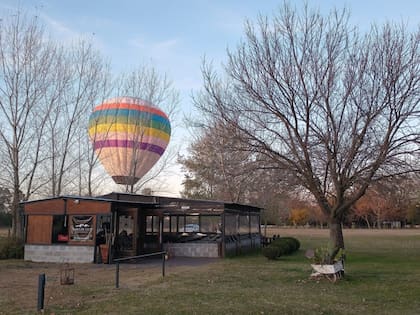 ¿Qué tal regalarse un día de campo con show de globo aerostático incluido?