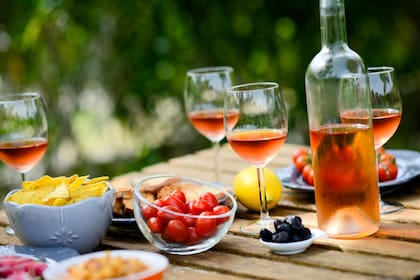 Qué te conviene tener siempre en la heladera o la alacena para poder acompañar una botella