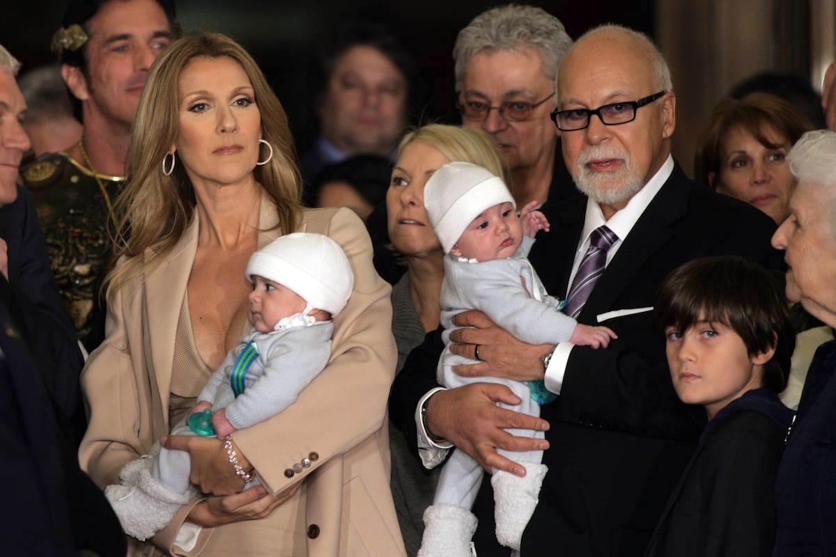 ¡Qué ternura! La talentosa cantante Celine Dion llegó al Caesars Palace de Las Vegas con su esposo, Rene Angelil, y sus hijos, los mellizos Nelson y Eddy.