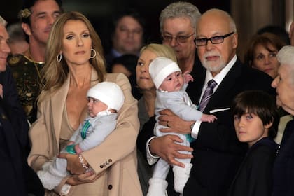 Celine Dion en el Caesars Palace de Las Vegas junto a su esposo fallecido Rene Angelil, y a los mellizos Nelson y Eddy