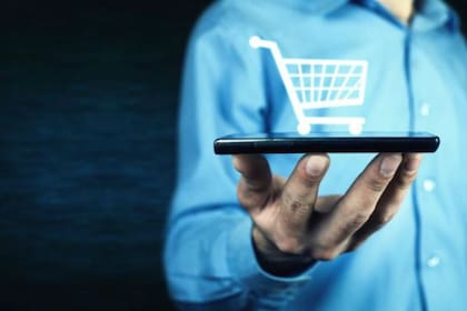 ¿Qué tipo de cosas compras a través del celular? La respuesta puede ser importante para tu economía.