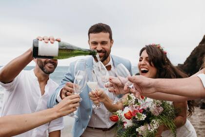 Que uno de los novios termine más borracho que el otro también es una señal de alerta