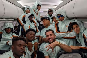 Revelan que el avión que traslada a la selección de Francia realizó al menos 44 vuelos de deportación