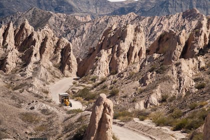 Quebrada de las Flechas, uno de los paisajes más conocidos de los Valles Calchaquíes de Salta, en las afueras de Angastaco.