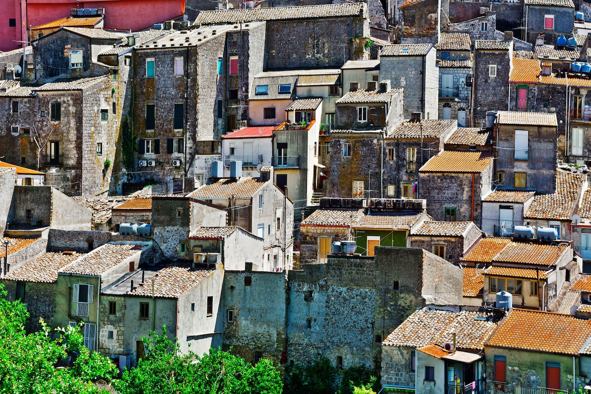 Queda en el centro de la isla y necesita de muchos compradores para revivir su espíritu