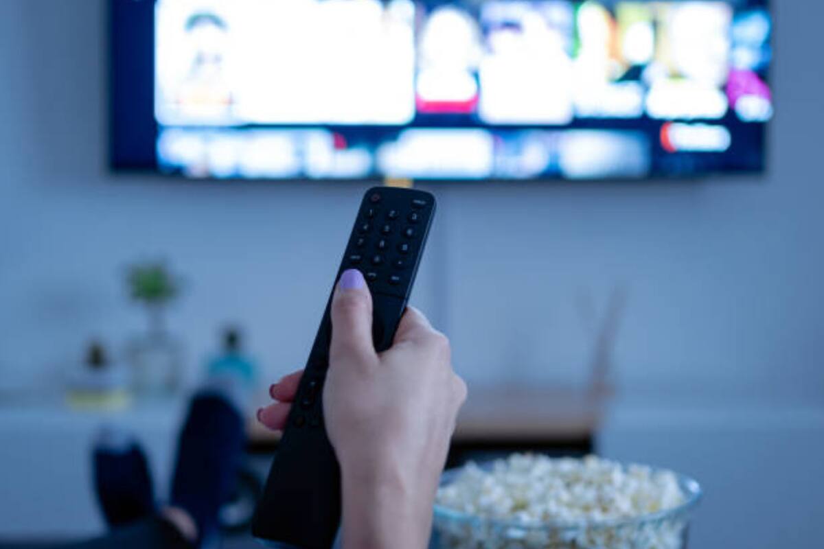 Quedarse en casa y ver Netflix, una de las mejores opciones para este fin de semana (Foto: iStock)