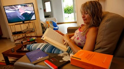 Quedarse para leer o a ver televisión, las opciones de Mariana ''Kiwi'' Sainz