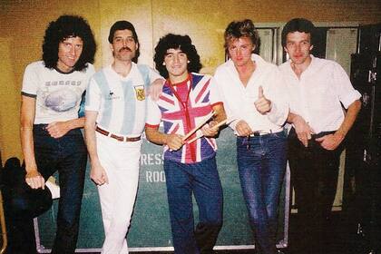 Queen con Diego Maradona, en su histórica visita de 1981