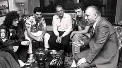 Queen en una reunión protocolar con Viola, 1981