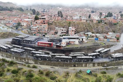 Treinta y tres colectivos fueron incendiados en La Paz