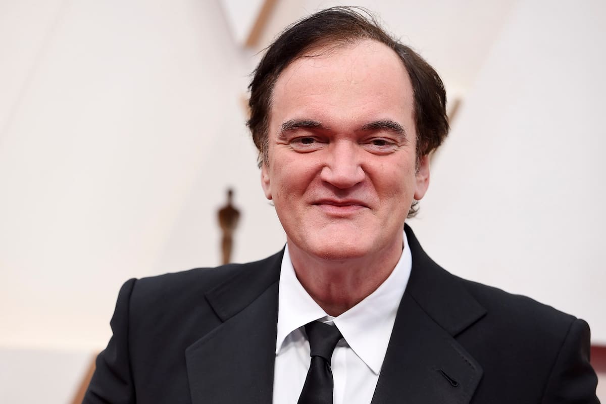 Quentin Tarantino en la alfombra roja durante la llegada de los Oscar