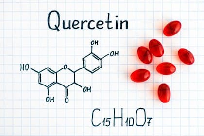 La fórmula de la quercetina, una molécula que se encuentra en vegetales como alcaparras, brócolis, cebollas moradas, cítricos o achicorias, y que podría ser eficaz para detener la pandemia de coronavirus