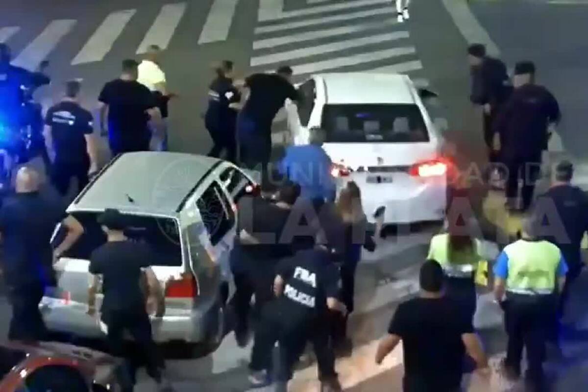 Querían realizarle el test de alcoholemia e intentó fugares: chocó contra dos autos y lo detuvieron