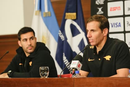 Gonzalo Quesada con Jero de la Fuente; el coach rescató el valor formativo de los clubes de rugby