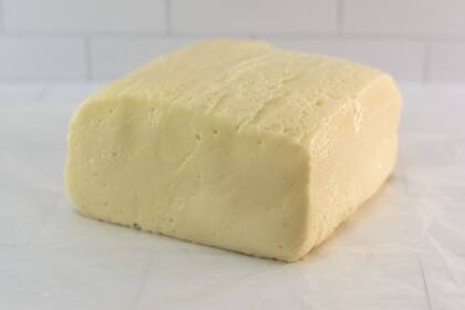 La Anmat prohibió la venta de un queso cremoso por elaborarse bajo “condiciones desconocidas”