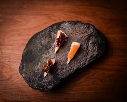 Queso con dulces de membrillo y ruibarbo