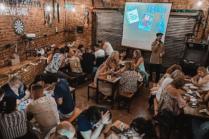 ¿Quién Asesinó a Beatriz? es una propuesta desarrollada por el grupo de productores teatrales EnigmaX: Mariano Rizzuto y Sebastian de María los comensales se transforman en detectives que deben descubrir al asesino de una mujer