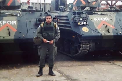 El comandante Castillo, en su participación en la misión internacional de paz en Kosovo, en 2000