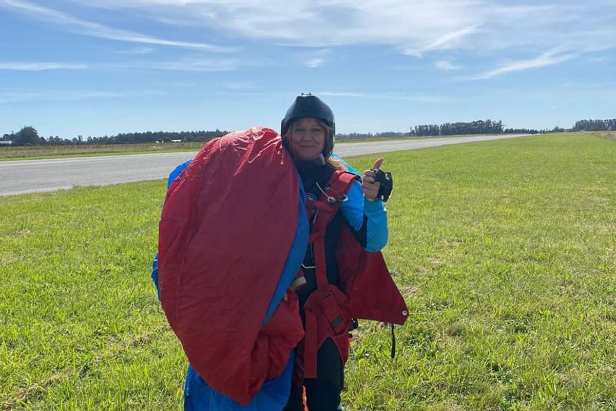 Quién era Rosana Mabel Back, la mujer que murió en un salto con paracaídas en Miramar.
