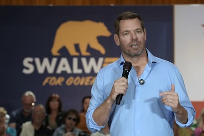 Quién es Eric Swalwell, el principal candidato demócrata a gobernador en California que busca suceder a Gavin Newsom y prometió defender a los migrantes del ICE