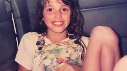 ¿Quién es esta niña de mirada pícara y enorme sonrisa?